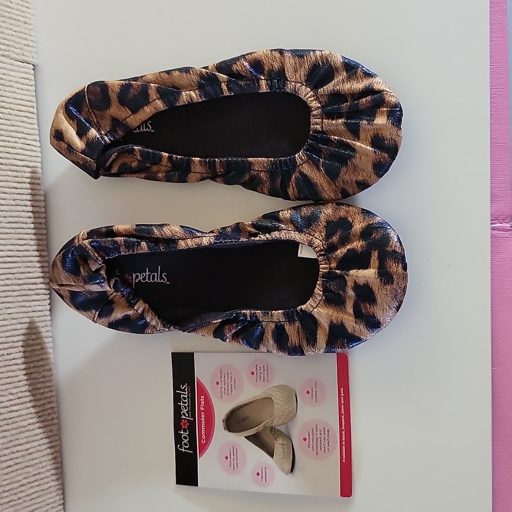 Foot Petals Leopard Quilted Commuter Travel Ballet Flats 7 NEW - Picture 2 of 5